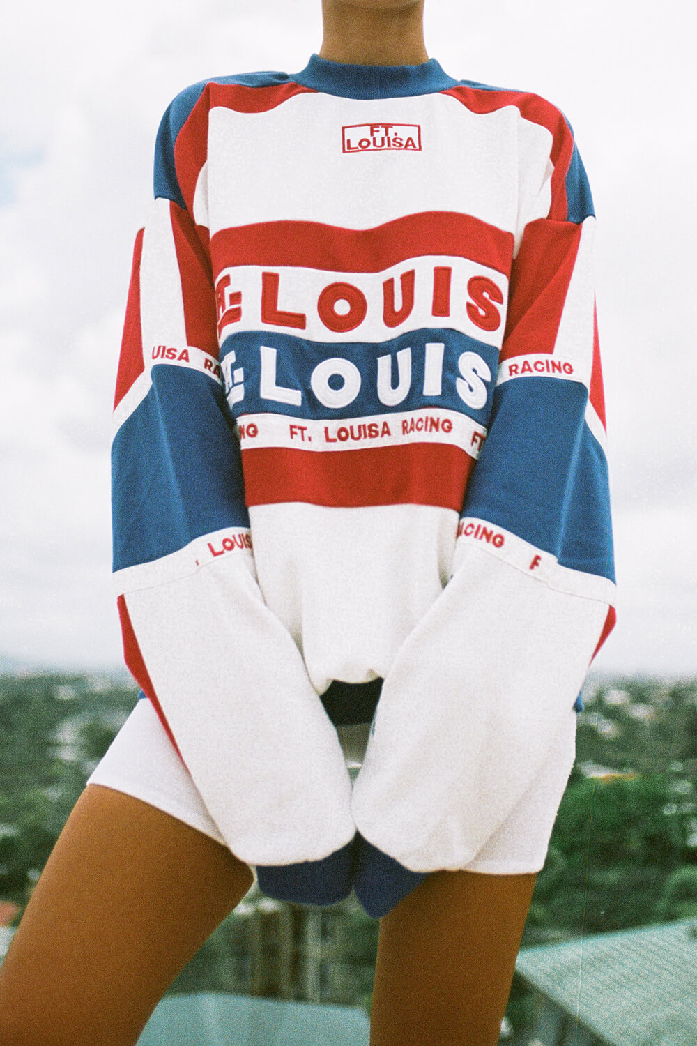 tops signature sweater 2